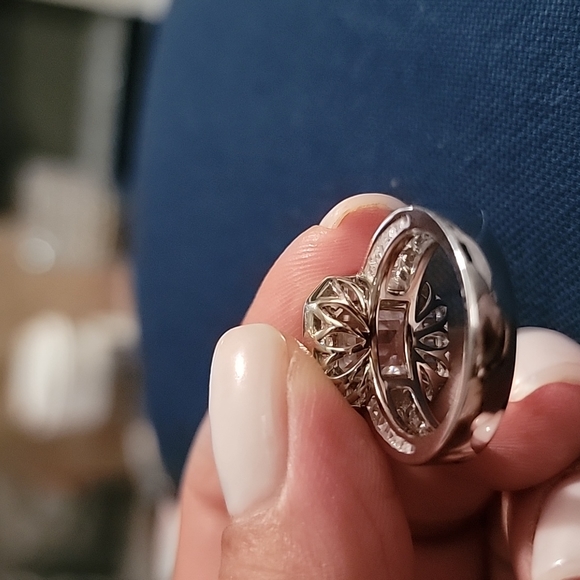 Ring - Picture 5 of 6